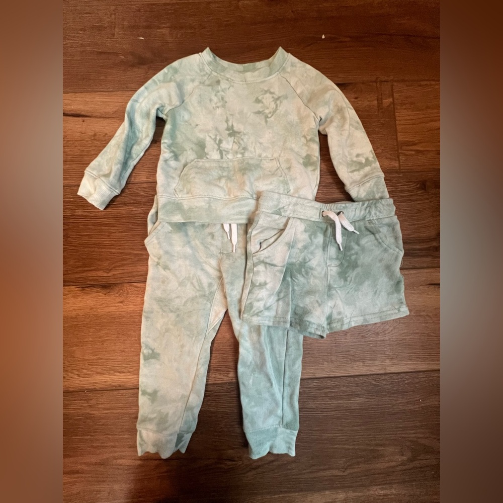 Modern Moments | Green Tie Die sweatshirt, pants and shorts